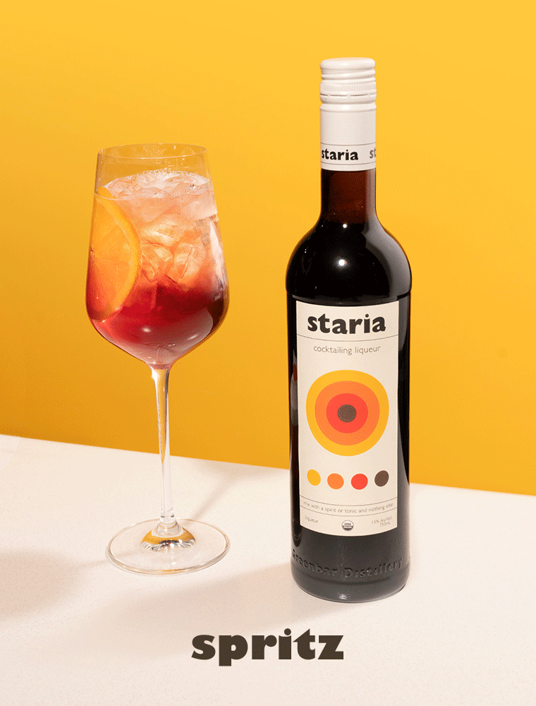 Animated images of Staria bottle with cocktails